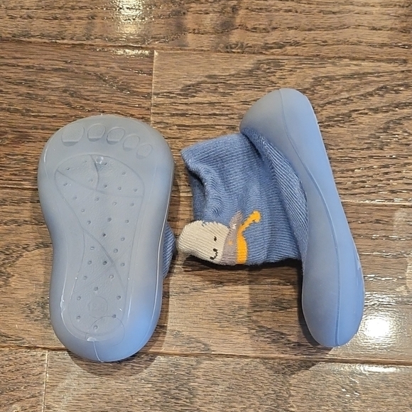 Baby Knee Pads And First Shoes - Picture 3 of 4